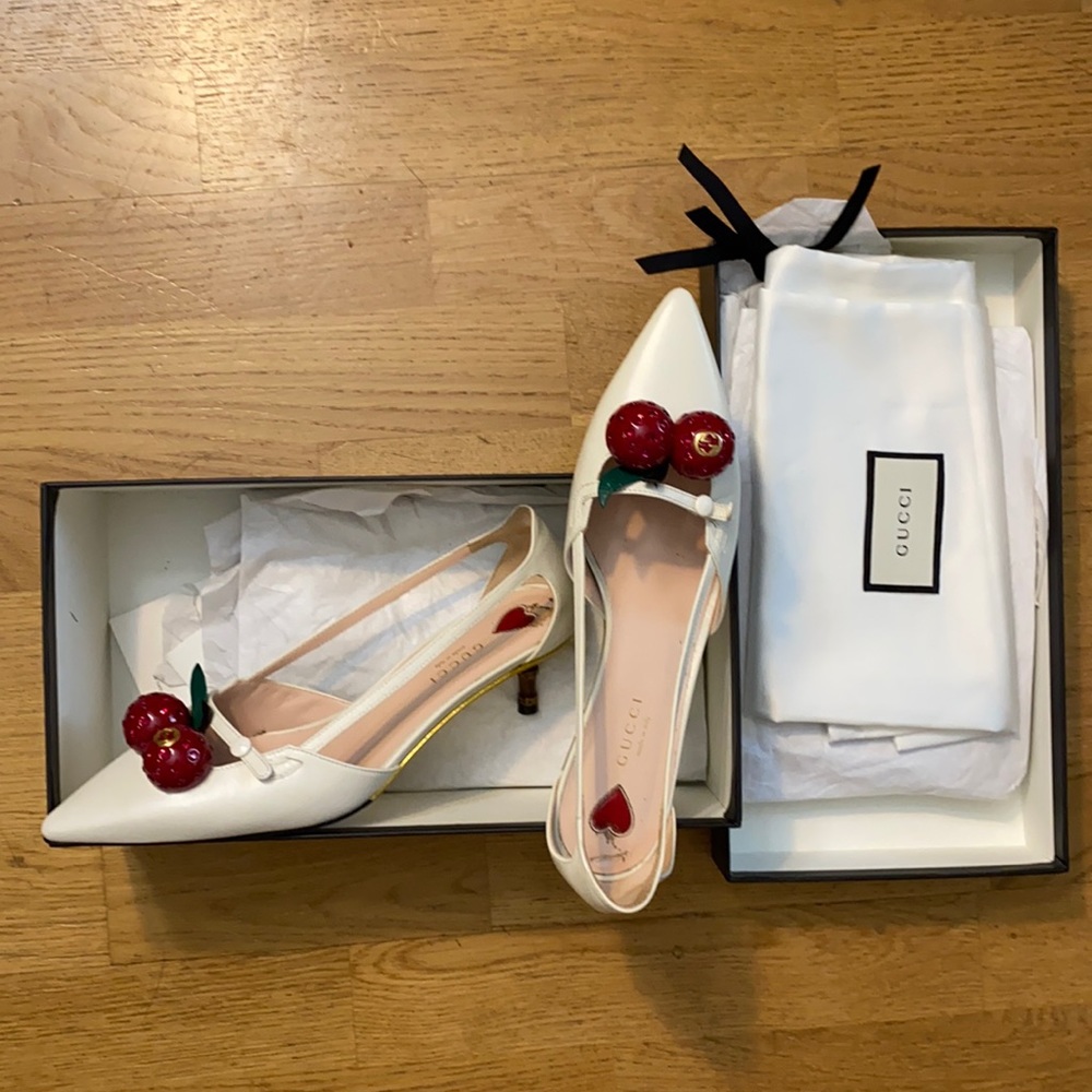 Gucci cherry pump size 37.5